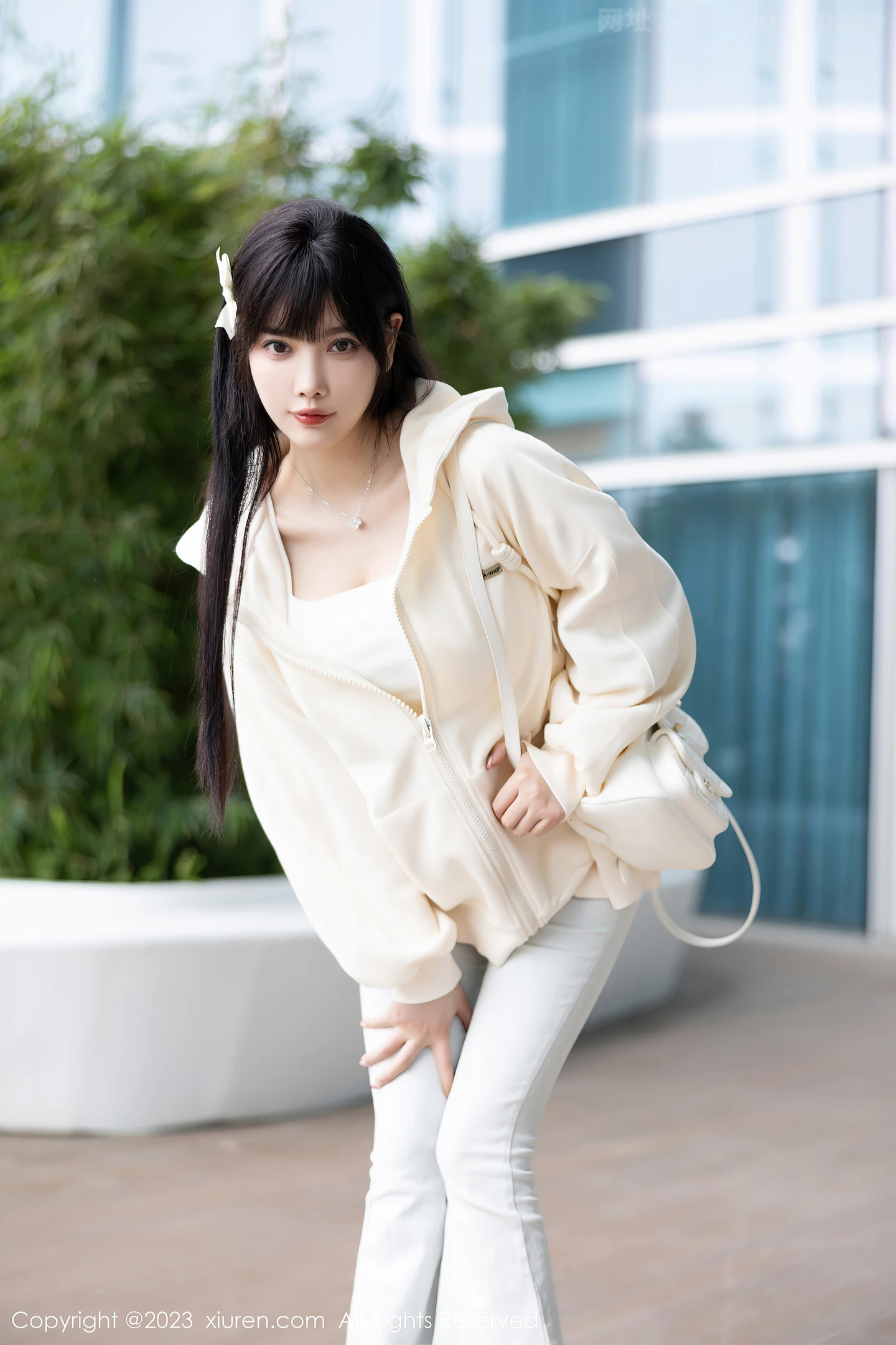 图片[3]-[XiuRen秀人网]2023.05.09 VOL.6707 杨晨晨Yome 粉色蕾丝内衣加肉丝美腿性感私房写真集-秀人网官方网站